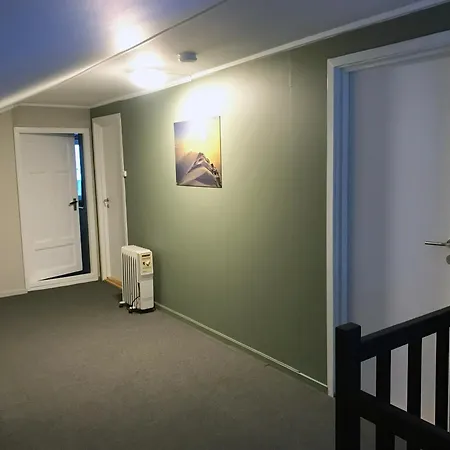 Enebolig Sentralt Pa Toppen Av Tromsoya Semesterbostad Tromsø