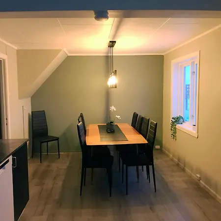 Enebolig Sentralt Pa Toppen Av Tromsoya Tromsø
